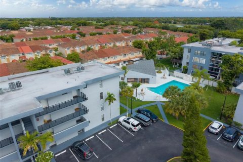 Condo in Miami, Florida, 3 bedrooms  № 2109700 - photo 3