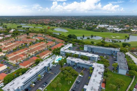 Condo in Miami, Florida, 3 bedrooms  № 2109700 - photo 13