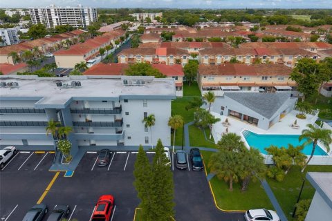 Condo à Miami, Floride, 3 chambres  № 2109700