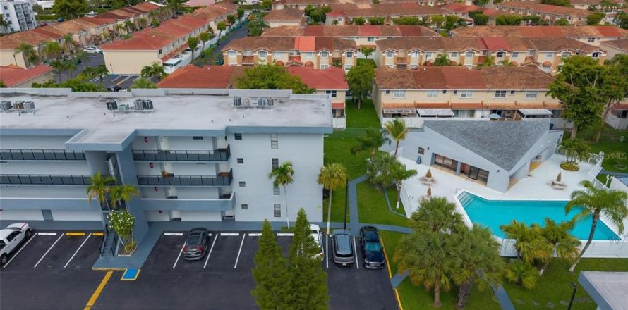 Condo in Miami, Florida, 3 bedrooms  № 2109700