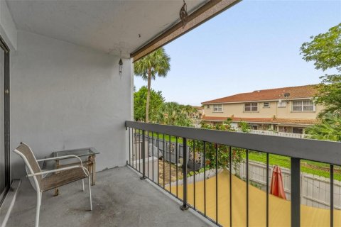 Condo in Miami, Florida, 3 bedrooms  № 2109700 - photo 27
