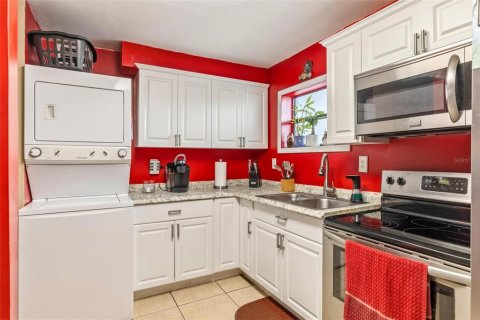 Condo in Miami, Florida, 3 bedrooms  № 2109700 - photo 16
