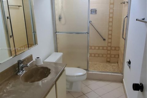 Copropriété à louer à Hallandale Beach, Floride: 2 chambres, 146.79 m2 № 2057432 - photo 13