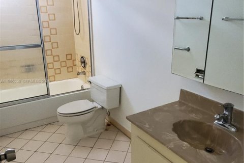 Copropriété à louer à Hallandale Beach, Floride: 2 chambres, 146.79 m2 № 2057432 - photo 11