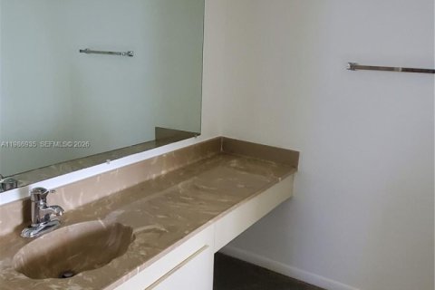 Copropriété à louer à Hallandale Beach, Floride: 2 chambres, 146.79 m2 № 2057432 - photo 10