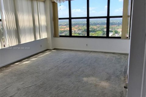 Copropriété à louer à Hallandale Beach, Floride: 2 chambres, 146.79 m2 № 2057432 - photo 9