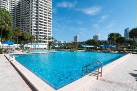 Copropriété à louer à Hallandale Beach, Floride: 2 chambres, 146.79 m2 № 2057432 - photo 23