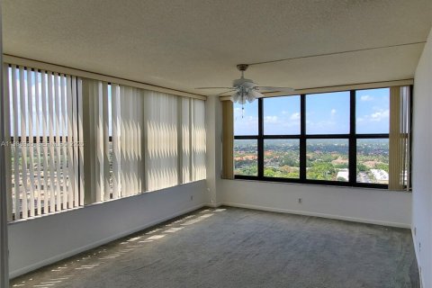 Copropriété à louer à Hallandale Beach, Floride: 2 chambres, 146.79 m2 № 2057432 - photo 8