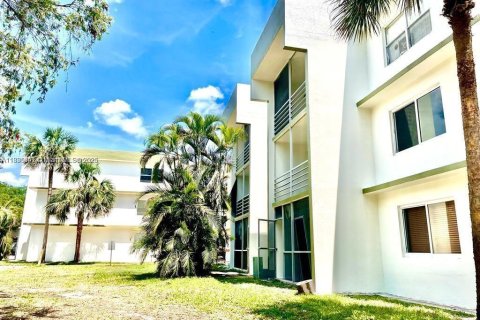 Condominio en alquiler en Sunrise, Florida, 2 dormitorios, 87.7 m2 № 1841303 - foto 5