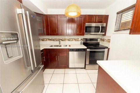 Condominio en alquiler en Sunrise, Florida, 2 dormitorios, 87.7 m2 № 1841303 - foto 1