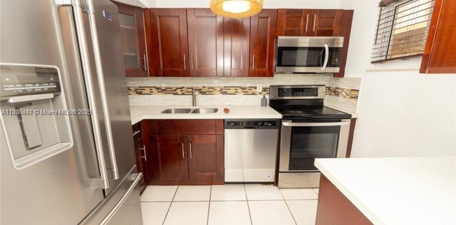 Condominio en Sunrise, Florida, 2 dormitorios № 1841303
