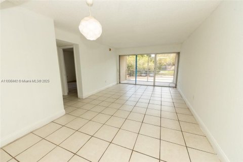 Condominio en alquiler en Sunrise, Florida, 2 dormitorios, 87.7 m2 № 1841303 - foto 2