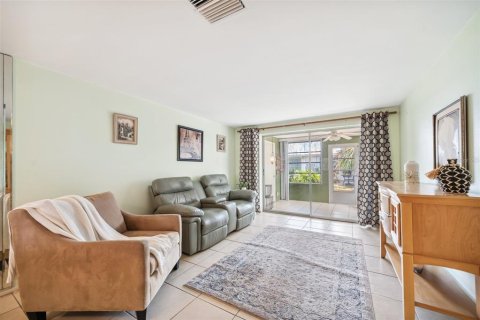 Copropriété à vendre à New Port Richey, Floride: 2 chambres, 77.2 m2 № 1744262 - photo 4