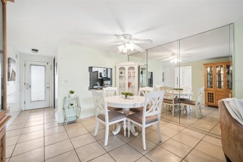 Copropriété à vendre à New Port Richey, Floride: 2 chambres, 77.2 m2 № 1744262 - photo 3