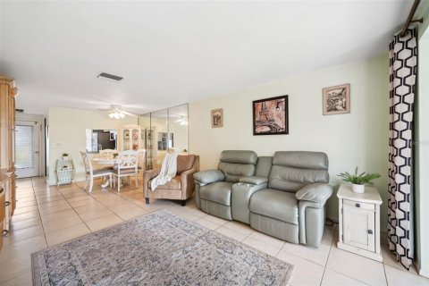 Copropriété à vendre à New Port Richey, Floride: 2 chambres, 77.2 m2 № 1744262 - photo 6