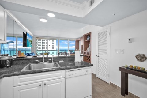Condominio en alquiler en Hollywood, Florida, 45.15 m2 № 1694153 - foto 12
