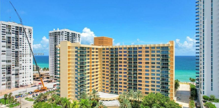 Estudio en el Condominio en Hollywood, Florida  № 1694153