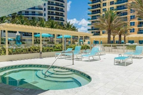 Condominio en alquiler en Hollywood, Florida, 45.15 m2 № 1694153 - foto 3