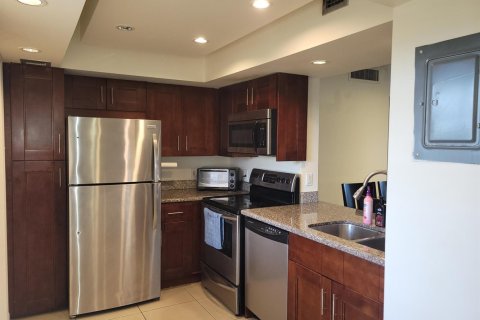 Condominio en Pompano Beach, Florida, 2 dormitorios  № 2245704