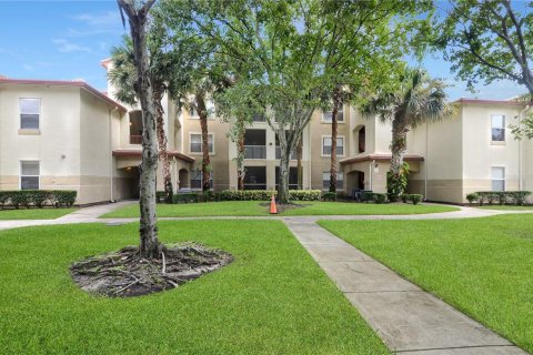 Condo in Altamonte Springs, Florida, 2 bedrooms  № 1866692 - photo 1