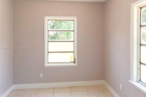 House in Miami, Florida 6 bedrooms, 166.76 sq.m. № 1794855 - photo 18