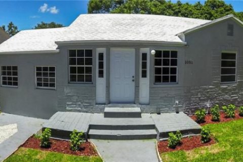 House in Miami, Florida 6 bedrooms, 166.76 sq.m. № 1794855 - photo 4