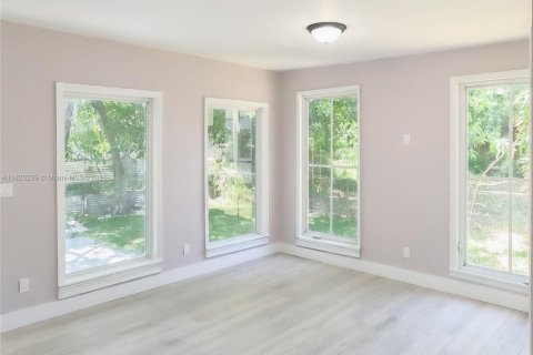 House in Miami, Florida 6 bedrooms, 166.76 sq.m. № 1794855 - photo 30