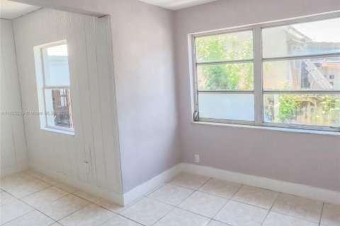 House in Miami, Florida 6 bedrooms, 166.76 sq.m. № 1794855 - photo 26