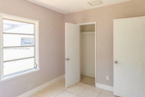 House in Miami, Florida 6 bedrooms, 166.76 sq.m. № 1794855 - photo 19