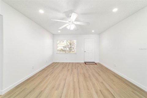 House in Ocala, Florida 2 bedrooms, 131.18 sq.m. № 2211830 - photo 13