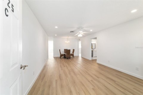 House in Ocala, Florida 2 bedrooms, 131.18 sq.m. № 2211830 - photo 7