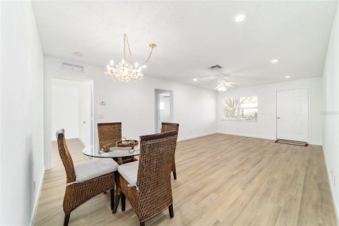House in Ocala, Florida 2 bedrooms, 131.18 sq.m. № 2211830 - photo 16