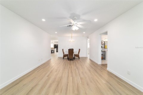 House in Ocala, Florida 2 bedrooms, 131.18 sq.m. № 2211830 - photo 9