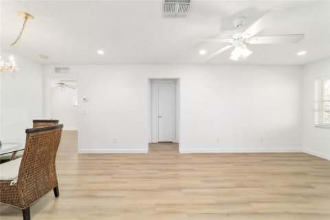 House in Ocala, Florida 2 bedrooms, 131.18 sq.m. № 2211830 - photo 14