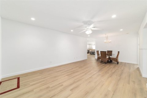 House in Ocala, Florida 2 bedrooms, 131.18 sq.m. № 2211830 - photo 10
