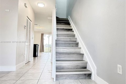 Condominio en alquiler en Homestead, Florida, 2 dormitorios, 119.84 m2 № 1993780 - foto 2