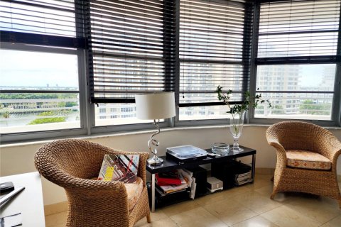 Condominio en venta en Miami Beach, Florida, 1 dormitorio, 84.73 m2 № 2015670 - foto 9