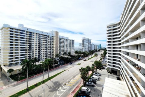 Condominio en venta en Miami Beach, Florida, 1 dormitorio, 84.73 m2 № 2015670 - foto 15