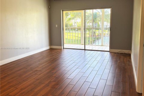 Condominio en venta en Hollywood, Florida, 1 dormitorio, 62.43 m2 № 1940377 - foto 2