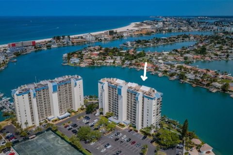 Condominio en Saint Pete Beach, Florida, 2 dormitorios  № 2116050