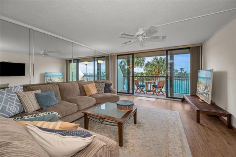 Condominio en venta en Saint Pete Beach, Florida, 2 dormitorios, 117.99 m2 № 2116050 - foto 29