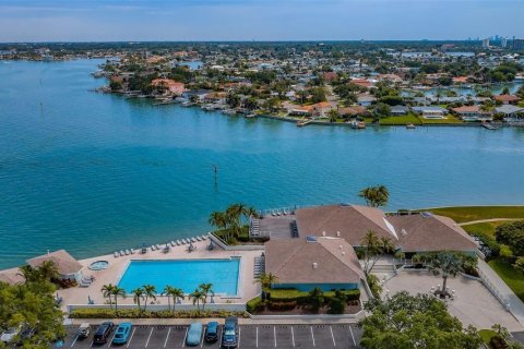 Condominio en venta en Saint Pete Beach, Florida, 2 dormitorios, 117.99 m2 № 2116050 - foto 7