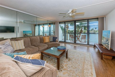 Condominio en venta en Saint Pete Beach, Florida, 2 dormitorios, 117.99 m2 № 2116050 - foto 27