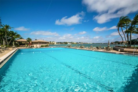 Condominio en venta en Saint Pete Beach, Florida, 2 dormitorios, 117.99 m2 № 2116050 - foto 8