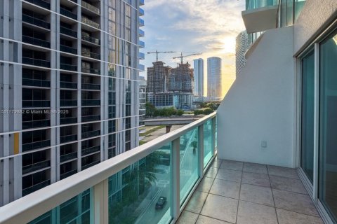 Condo in Miami, Florida, 2 bedrooms № 1927631 - photo 8