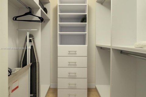 Condo in Miami, Florida, 2 bedrooms № 1927631 - photo 10