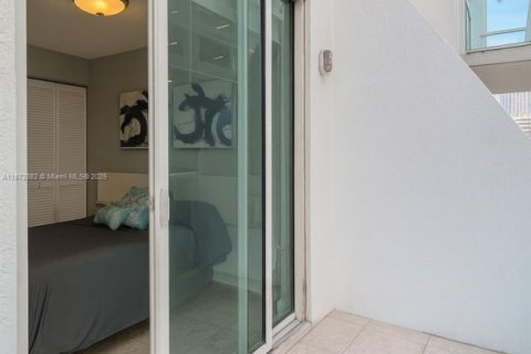 Condo in Miami, Florida, 2 bedrooms № 1927631 - photo 13