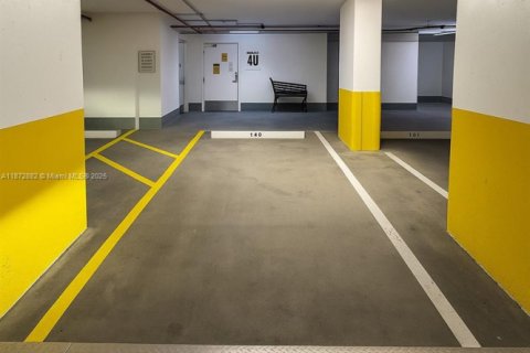 Condo in Miami, Florida, 2 bedrooms № 1927631 - photo 16