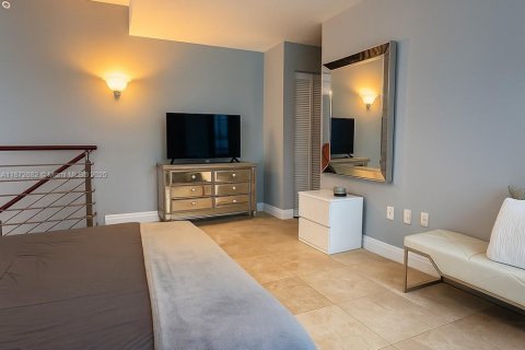 Condo in Miami, Florida, 2 bedrooms № 1927631 - photo 9