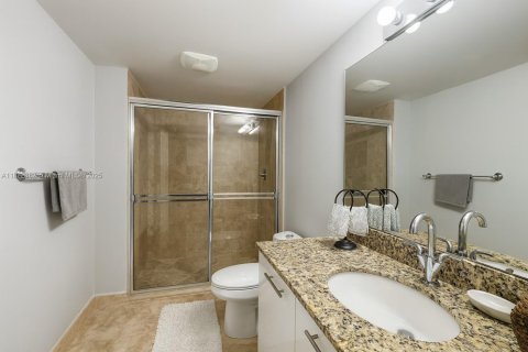 Condo in Miami, Florida, 2 bedrooms № 1927631 - photo 14